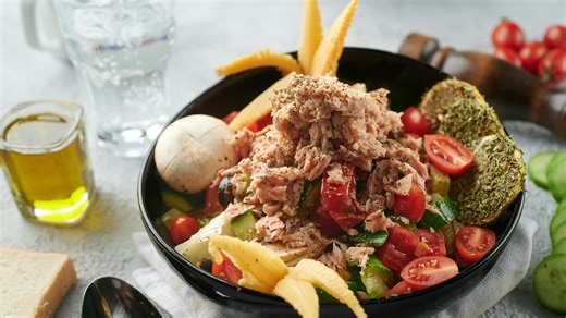 Así se prepara una ensalada de atún en tarro, una receta práctica para llevar a la oficina