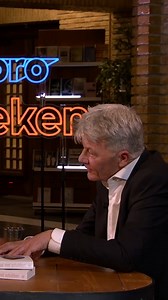 101K views · 453 reactions | Bestaat er zoiets als een open solidariteit, die niet gebaseerd is op eigenbelang? Chris Keulemans onderzoekt waar grenzen van solidariteit liggen in de wereld van protest in zijn boek 'Verzet'. Kijk 'VPRO Boeken': npo.nl/start/serie/vpro-boeken/seizoen-18/vpro-boeken | VPRO | Facebook