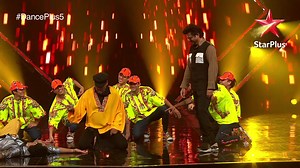 Raghav had the time of his life dancing with two legends – Jackie & Anil #DancePlus5, Sat-Sun at 8pm only on StarPlus and Hotstar: http://bit.ly/DancePlus5 Anil S Kapoor Jackie Shroff Dharmesh Sir Remo D'souza Punit J. Pathak Raghav Juyal Suresh Mukund -Kings United India karishma chavan | StarPlus