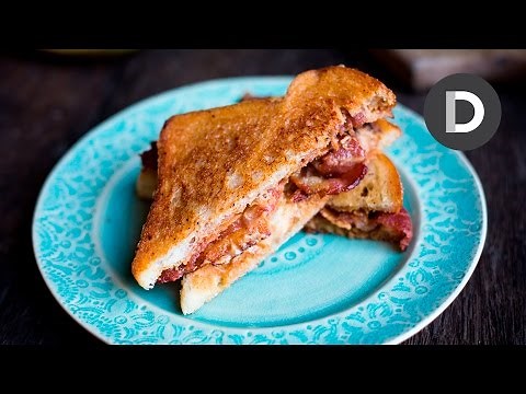 THE ELVIS: Bacon, Peanut Butter & Banana Sandwich!