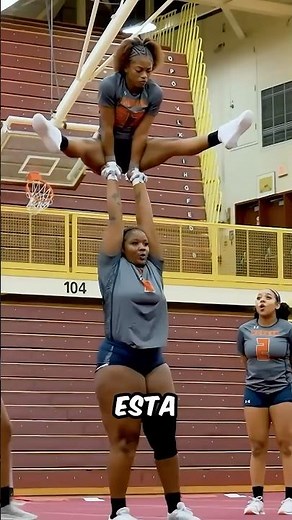 That cheerleader did something amazing 😲🤸🏻