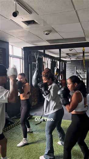 ClarkFit BOXING & FITNESS on Instagram: "3 vs 1. . . . . . . . . . . . . . . #boxing #fitnesslife #padwork #pittsburgh #3vs1 #boxercise #womensboxing #marketingdigital"