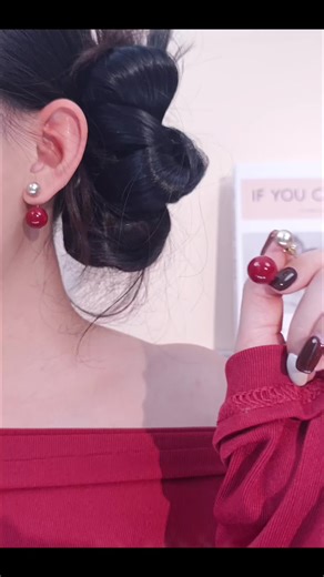 可愛すぎる😍耳元を飾る最新ピアス＆イヤリング特集 耳元に輝きを💎流行のデザイン耳钉を一挙紹介！ 毎日使える！万能耳钉＆イヤリングおすすめコーデ👗 ピアス初心者必見！簡単におしゃれになれる耳钉アイデア💡