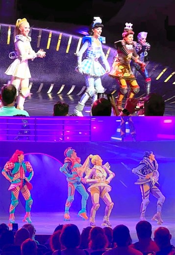 I Am Me in German AND English ✨ Celebrate Pride with the Bochum and London productions of #StarlightExpress 🏳️‍🌈🏳️‍⚧️ (Spot any lyric variations? 👀) @Starlight Express @Starlight Express London @Farah Liss @Sophie Naglik @Georgia Pemberton @Tamara Lee @Nicky Rush @poppyblackledge @lovemebrooke