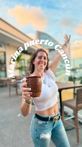 3 lugares que no te puedes perder si visitas @marinapuertocancun 📍este es uno de mis centros comerciales favoritos de Cancún por su hermosa vista, sus tiendas, me encanta que tienen opciones y actividades para personas de todas las edades y por supuesto…. Hay mucha comida 🤭🤣 En el segundo piso está @distritogourmetcancun aquí tiene muchas opciones de comida para todos los gustos y antojos, un bar con variedad de bebidas y pantallas para disfrutar cualquier partido, pelea o carrera que quieras