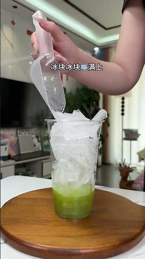 五一小长假宅家一定要做的快乐水，青提气泡多多 \n一看就会#夏日必备 #自制饮品 #在家实现饮品自由 #谁懂啊真的很好喝 #仙女都在喝什么 @抖音小助手