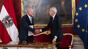Christian Stocker (65) als neuer Bundeskanzler in Österreich vereidigt