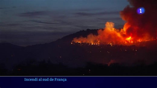 L'incendi al sud de França talla l'A-9 i alerta Catalunya