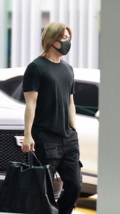 All black is the truth—Daesung, the definition of simple chic ✨ #daesung #bigbang #대성 #dispatch #dipe | Vietnam Dispatch | Facebook