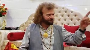 Hans Raj Hans MP overwhelmed and in awe of Daler Mehndi’s mesmerising and par excellence performance of over 3 hrs 20 minutes at the annual Nakodar Festival on 19 July 2019 | Daler Mehndi