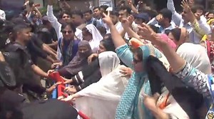 Sindh Nurses Alliance protesters, police clash in Karachi