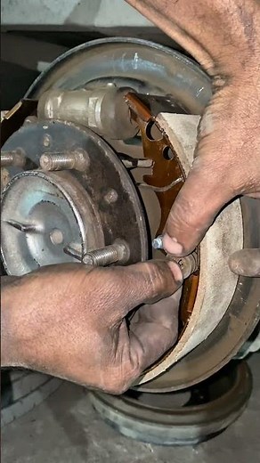 Brake shoe spring lock springs #brakeshoes #brakespring #mechanic #digitalmechanic #shortsvideo