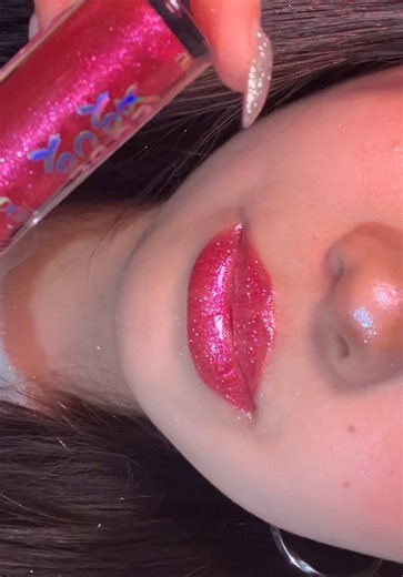 Become a pink shimmer queen with this lipstick🦄💖🌸#glitterlips #shimmer #lippie #trending #lipgloss