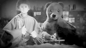 1.7M views · 41K reactions | Le tout premier épisode de "Bonne nuit les petits" fut diffusé le 10 décembre 1962. Cette émission exista jusqu'au 13 décembre 1973 avant de connaitre deux "suites" avec "Nounours" en 1976 puis à nouveau "Bonne nuit les petits" de 1994 à 1997. Elle passait avant le journal télévisé et était censée indiquer aux jeunes enfants qu'il était l'heure d'aller se coucher. | J'aime l'Histoire | Facebook