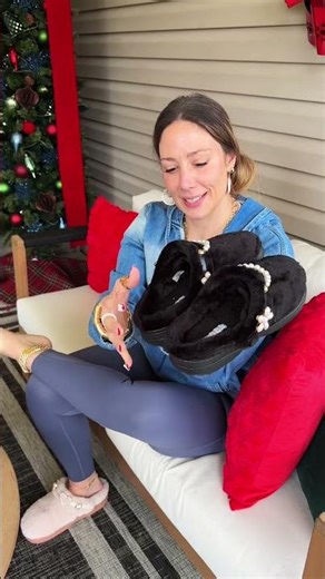 Crocs Unfurgettable Fuzzy Clogs Review – Best Warm Faux Fur Lined Slides