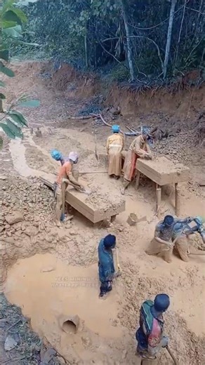 Gold mining Manual washing VS Machine washing #goldmachine #goldminingequipment