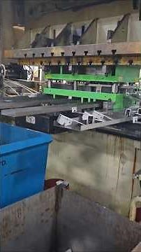 PROGRESSIVE STAMPING TOOL RUNNING IN AUTOMATIC MODE UNATTENDED