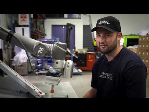 Plastic Injection Molding Automation with Collaborative Applications