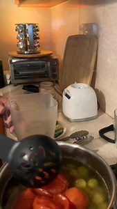 👌Salsa para CHILAQUILES ROJOS en menos de 1 minuto. Esta salsa es muy versátil, puedes disfrutarla con tacos dorados, tostadas sencillas, quesadillas, tostadas de cueritos, sopes, tacos al vapor etc. Les invito a seguir aprendiendo a cocinar en mi canal de YouTube #cocinandoconpapaencasa #cocinamexicana #recetasfaciles #masterchef #cocinandoconpapá #papachef #cocinandoconpapa #cocinacasera #recetasfáciles #recetafácil #chilaquiles | Cocinando con Papá