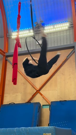 Robbie Hébert on Instagram: "What a chill after work training session with me looks like #circus #aerial #aerialhoop #cirqueduinsta #cirquegram"