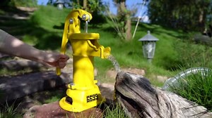 Cast Iron Pitcher Pump Antique Manual Hand Shake Suction Well Pump Durable Water Transfer Pump 25ft Maximum Lift Easy to Install for Outdoor Garden Pond Backyard Wells SWP 350