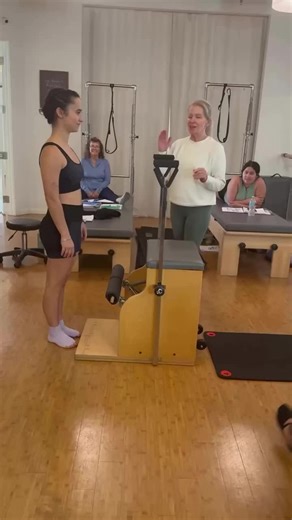An advanced series on the Chair showcases fluid movements that blend strength and elegance. Watch as the transitions create a seamless flow of artistry. ✨💪 Follow @pilatesempowerment for more! Via teriseiermoore_pilates