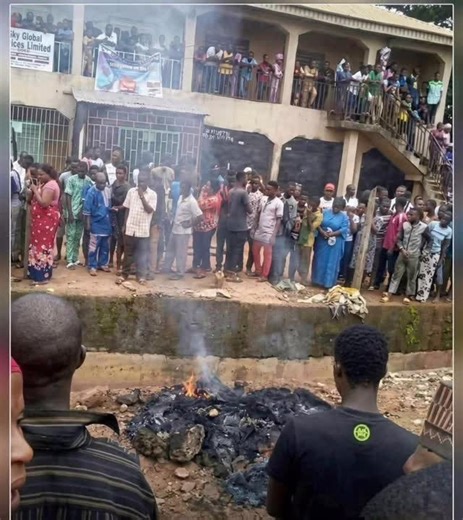 DELSU Abraka Update Blog Tv on Instagram: "Happening now at Otovwodo junction ‎Omo see where I dey since morning 😭😭😭One man left his maid and went out and a man went to his house in his absence service 8pm sle^^ ep come main market example downfall exchange of mottosycle to borrowed of bottom sycle , the man joined them from a not man but they learned she didn’t out of them two people drop with out where came of with two women son handsome😭😭😭 ‎Omo things dey happen ooooh ‎ ‎God have mercy�