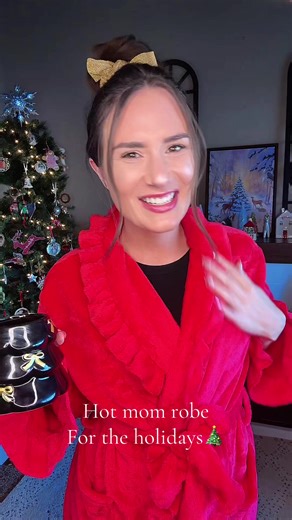 Hot mom robe for the holidays ❤️🔥🎄 #instantchristmas #xmasvibes #christmas #robe #tiktokshop