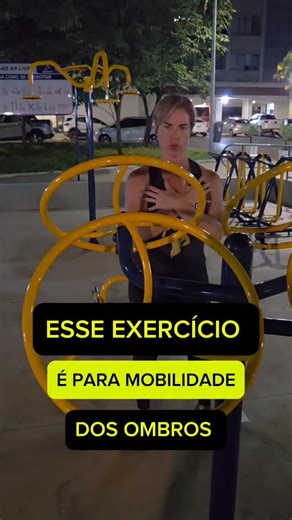 Daniela Nicaretta Personal Trainer⚡️ on Instagram: "Conheça o exercício que vai trabalhar a mobilidade dos ombros na Academia Popular. ❤️GOSTOU? ✨️Venha me seguir para aprender mais... #daninicareta #academiapopular #academiaaoarlivre"