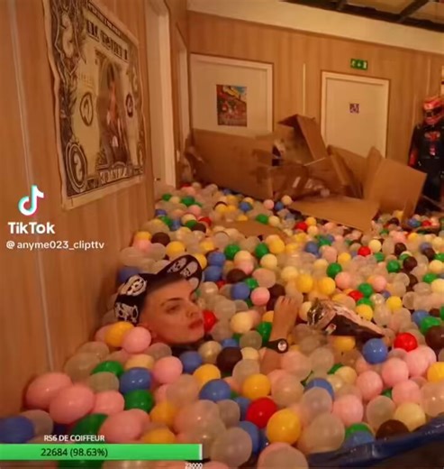 Quand je vais tout arrêter je vais partir en prince et insulter tout ces gros fdp qui s’entre suce et qui me suçait quand je faisais 15k viewers tout les soirs sur Twitch, et que tout le monde a retourner sa veste quand le casino a été interdit de Twitch. Le Twitch français est rempli de suce boules et de fdp sachez le, ça s’envoie en soirée ça gagne des sommes d’argent de zinzin, ça fait des montages fiscales de fou tout ça pour cracher sur malte et le casino bande d’hypocrites de merde