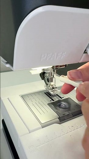 Nähmaschinen-Nadel einfach wechseln - Einfädelhilfe richtig nutzen - Nähtricks für Anfänger