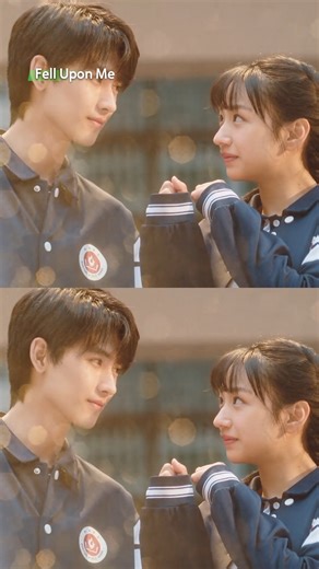 While the class poses, they’re in their own world~ 😍 当大家忙着拍班级照，他们却只顾沉浸在彼此的世界里~ 😍 #iqiyi #felluponme #cdrama #mustwatch #huangjunjie #yinrui #爱奇艺 #你的降临 #陆剧 #黄俊捷 #尹蕊 | iQIYI Malaysia