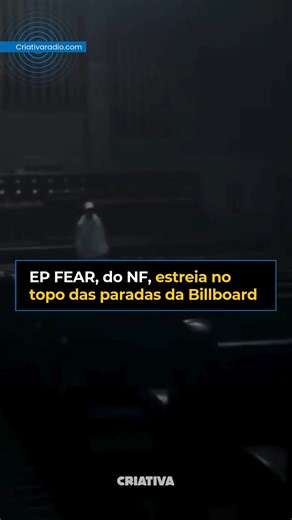O rapper e produtor #NF acaba de conquistar mais um marco histórico na carreira. Seu novo EP, FEAR, estreou em 1º lugar no #Billboard Top Rap Albums e também no Top Album Sales, garantindo ao artista seu quinto debut no topo do chart de rap e o quarto Nº 1 em vendas puras. O lançamento, com seis faixas, ainda se tornou o maior debut de um EP de rap em 2025. No #Billboard200, #FEAR estreou em 4º lugar, acumulando 76 mil unidades equivalentes na primeira semana — sendo 48 mil em vendas puras e 36,
