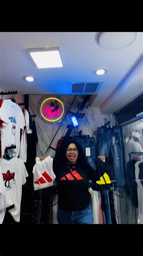 Ven y emprende por tan solo 24 bcv si deseas llevar 1 docena te mejoramos el precio contáctanos al 04128491603 tienda física en Maracay gran bazar planta alta galería 10 local b127 #franelas #mayoristas #viral #maracay🇻🇪 #venezuela