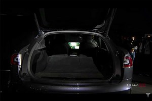 18K views · 89 reactions | Elon Musk shows how owners of the new Tesla Model S Plaid can run the PS5 game Cyberpunk. | CNET | Facebook