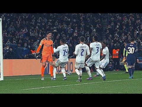 Courtois saves Messi's penalty kick (Sideline View)