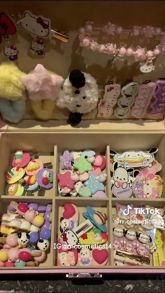 Hello kitty hair clip with box set🌸🎀Dm iG or telegram link on bio🤍#viral #views #fyp #foryou #public #foryoupage #girls #xybca #kitty #hellokitty #love #hairclip #cute