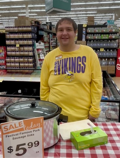 Aaron’s out sampling our famous pork sausage links! | Festival Foods | Facebook