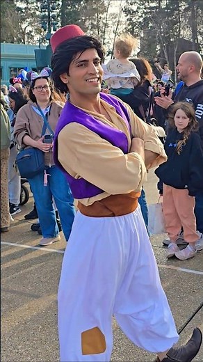 Disneyland Paris, Aladdin is a big guy now! A Million Splashes of Colour