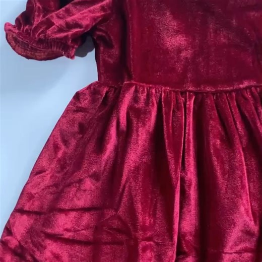 Kids Clothings & Mom & Daughter Twinning✨👗 on Instagram: "🥳NEW YEAR SALE🥳 Comment CODE + SIZE + ANY EMOJI CODE: RED MAROON ----- Puff Sleeves Velvet Dress • made from high quality velvet fabric • di mainit sa katawan kasi may nakatahi na lining (pls check next slide para makita niyo po ano itsura ng loob) • super pretty 😍✨ Size/Average Age Estimate: •1-2yo •3-4yo **True-to-size. Average Filipino kid size. Get 1-2 size up if chubby.** Stocks: 1pc per size Price: BEFORE: Php380 | NOW: Php280 o