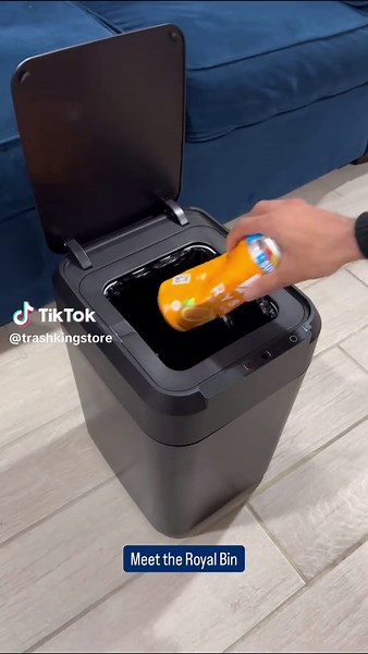 Meet the Royal Bin™ NOIR — the smart trash can that makes your home feel cleaner, easier, and way more put together. 🖤✨ Hands-free opening. Self-sealing bags. Automatic liner reloads. A small upgrade that makes everyday living feel a lot better. #trashking #royalbinnoir #royalbin #cleanhome #modernliving #homeupgrade #smarthome #minimalisthome #aestheticdecor