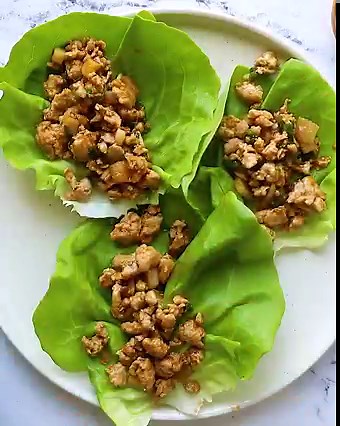 Recipe 👉 https://www.healthyseasonalrecipes.com/5-ingredient-ground-turkey-lettuce-wraps/ These Ground Turkey Lettuce Wraps are simple to make with 5 everyday grocery store ingredients! They take just 15 minutes to make and are bursting with flavorful lean turkey, crunchy water chestnuts, and sweet and savory hoisin sauce. | Healthy Seasonal Recipes