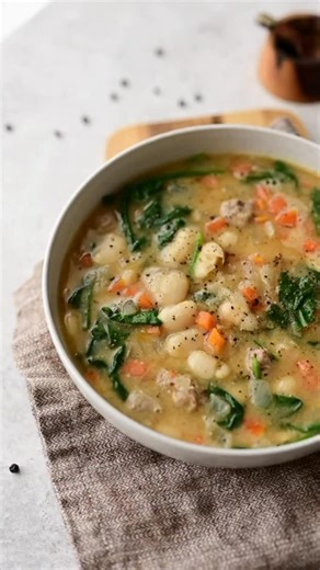 🍲 EASY, ONE POT SAUSAGE WHITE BEAN SOUP Looking for a cozy and delicious dinner idea? Try this recipe! Perfect for those chilly evenings when you want something hearty and comforting This sausage and white bean soup delivers 28 grams of protein per serving and a whopping 9 grams of fiber in one cozy, delicious bowl ➡️Comment SOUP for this recipe sent right to your DMs 🧡Beth . . . . . Metabolic Health, Paleo, Refined Sugar Free, Grain Free, Diabetes Friendly Recipes, Sonoma County, Low Sugar Re