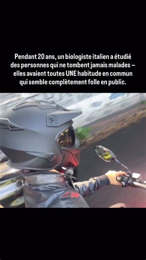 Marc Oliveira • Formateur en nutrition végétale certifié on Instagram: "Il a remarqué le même schéma, quel que soit l’âge ou le revenu : les personnes qui ne tombaient presque jamais malades, qui n’avaient jamais de rhumes, d’épuisement ou de burn-out, avaient toutes un comportement étrange en commun — elles se parlaient à elles-mêmes à voix haute. Dans les supermarchés, en voiture, pendant leurs balades… Elles n’étaient pas folles — elles se régulaient. Le biologiste a branché des volontaires p