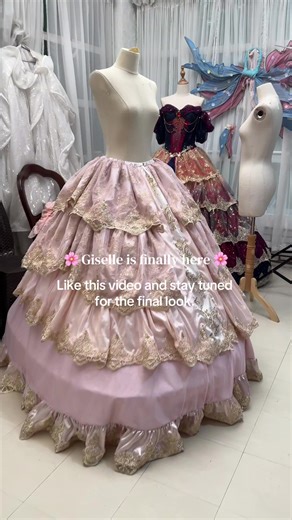 Giselle: Discover the Perfect Historical-Inspired Gown