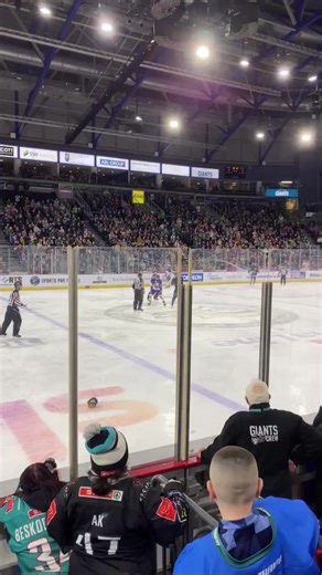 EIHL fight, Belfast Giants vs Glasgow Clan Jacob Friend vs Dyson Stevenson Thanks to Scott Cameron | Hockey Fights UK