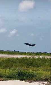 Italian Air Force in action at Velana Airport 🤩 Video: micksun_ #AviatorsMaldives | www.aviatorsmaldives.com Telegram Channel: https://t.me/Aviators_Maldives | Aviators Maldives