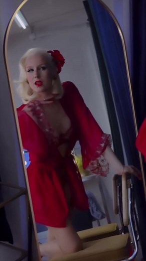 Lady in Red #secretsinlace #ladyinred #nylonstockings #lace #redlipstick