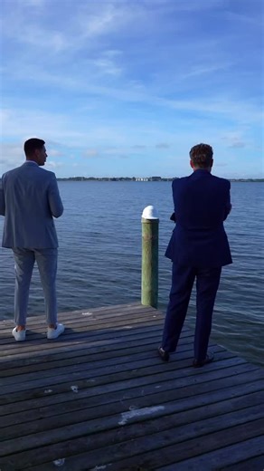 The new year is bringing some BIG, NEW, and EXCITING projects! This new build on the Indian River is nearing completion. We helped our clients find this lot off-market, and paired them with the best builders, architects, and vendors in town that we’ve personally used ourselves! If you are looking to make big moves in 2026 give our team a call 🏠 📲(321) 917-7450 | Liv Signature Real Estate