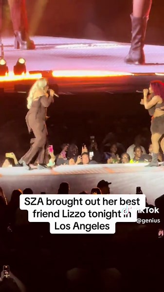 #sza treated #losangeles with a special surprise guest 🎶 the singer brought out @lizzo to perform “special” during night 1 of the ‘grand national tour’ in LA 🌴 #genius #lizzo #special #kendricklamar #grandnationaltour #tour #rnb #hiphop #rap